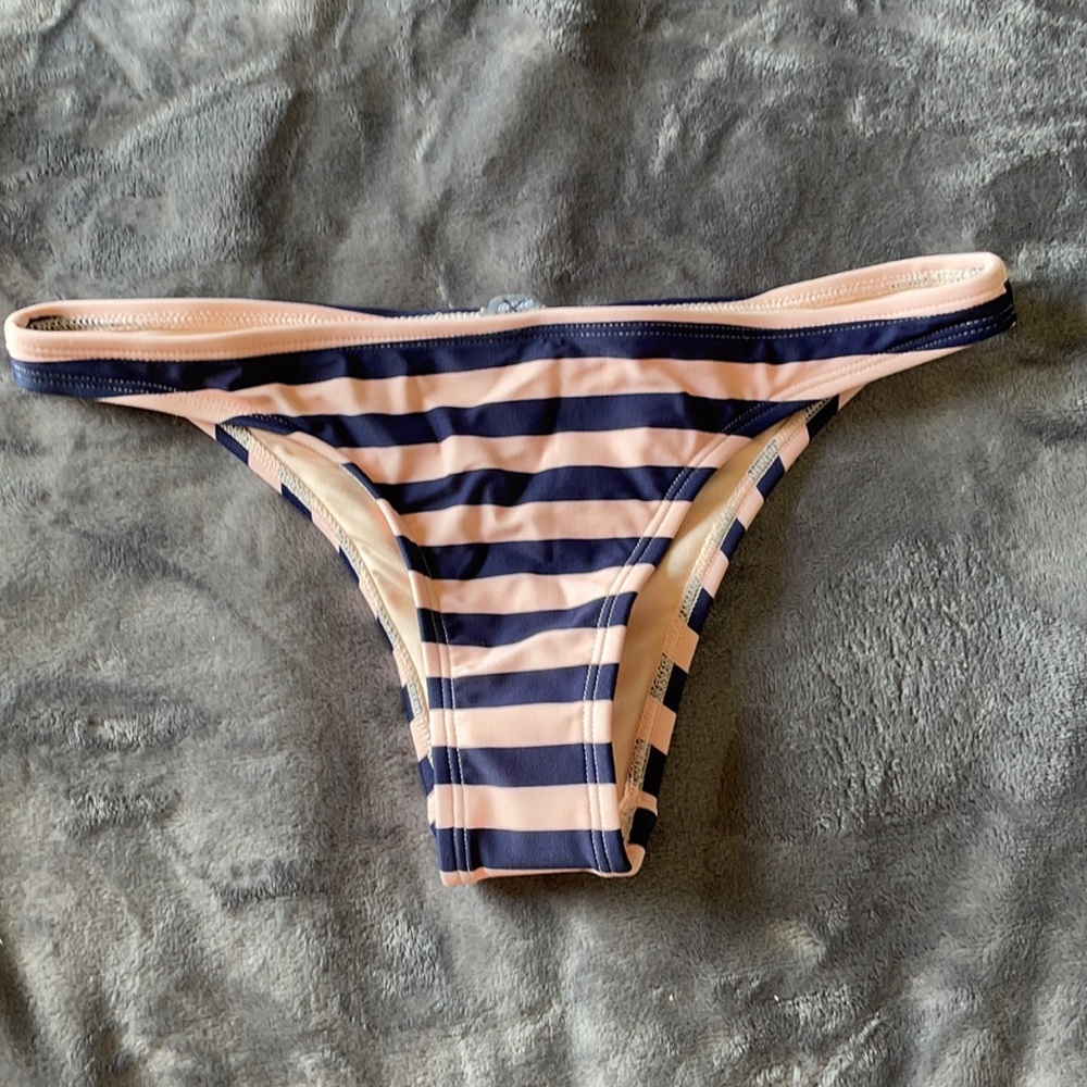 Brand new aerie XS bikini bottoms with liner still in them